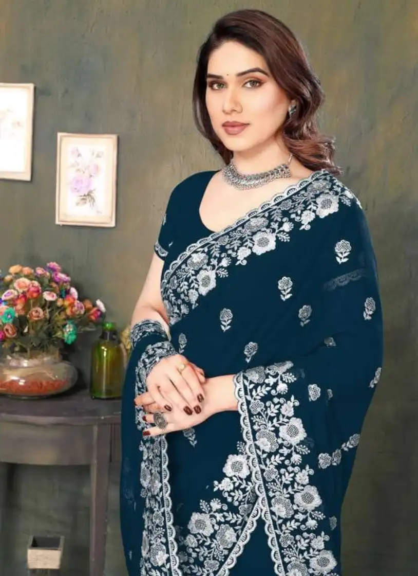 এক্সক্লুসিভ ইন্ডিয়ান ওয়েটলেস জর্জেট ব্লু এমব্রয়ডারি এবং স্টোন করা পার্টি শাড়ি - Image 2